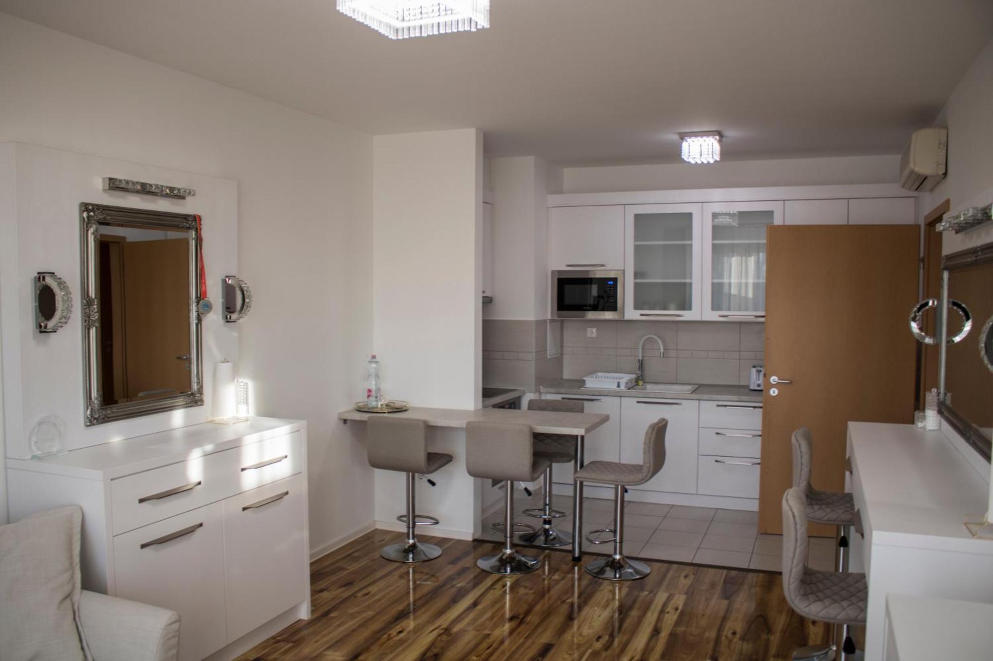 Tp Spacious Stylish Free Parking Apartment Сегед Екстериор снимка