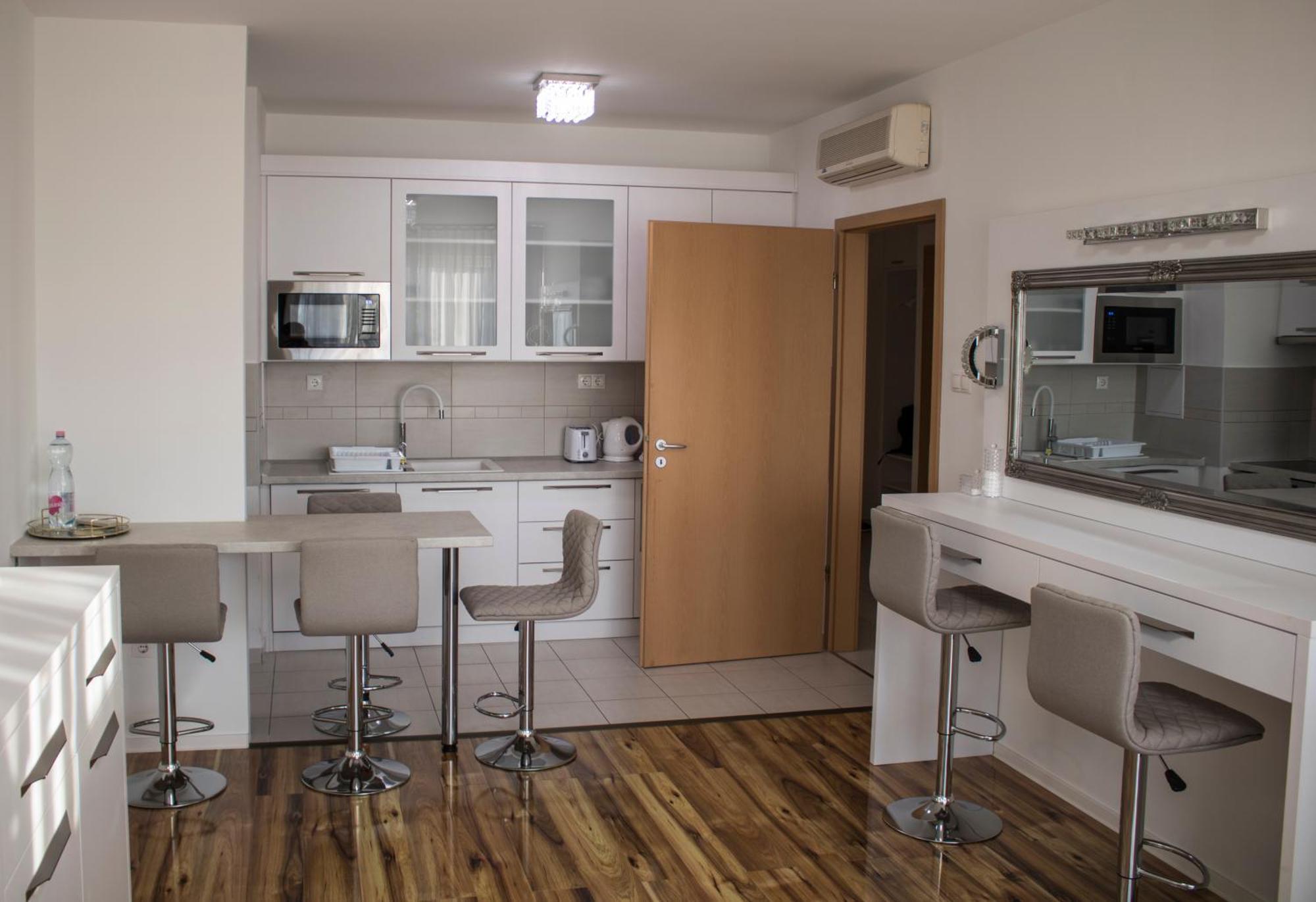 Tp Spacious Stylish Free Parking Apartment Сегед Екстериор снимка